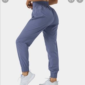 Halara High waisted elastic waistband joggers - NWT!!